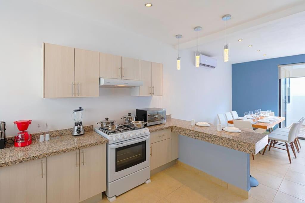 Fantastica Casa Con Alberca,tvs, Netflix, Y A/a Ferienhaus Cancún